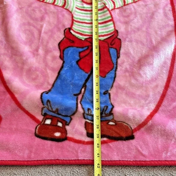 Vintage 00s Strawberry Shortcake Kids Pink Red Fleece Blanket 42"x30" 2005 - Picture 2 of 6